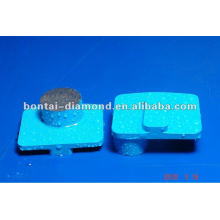 Concrete grinding pad with single or double diamond segment